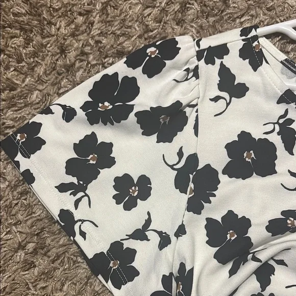 Ann Taylor Factory Black and White Floral Top - Picture 4 of 4